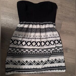 Hurley Dress Womens Small Black White Strapless Sweetheart Neckline Smocked Back